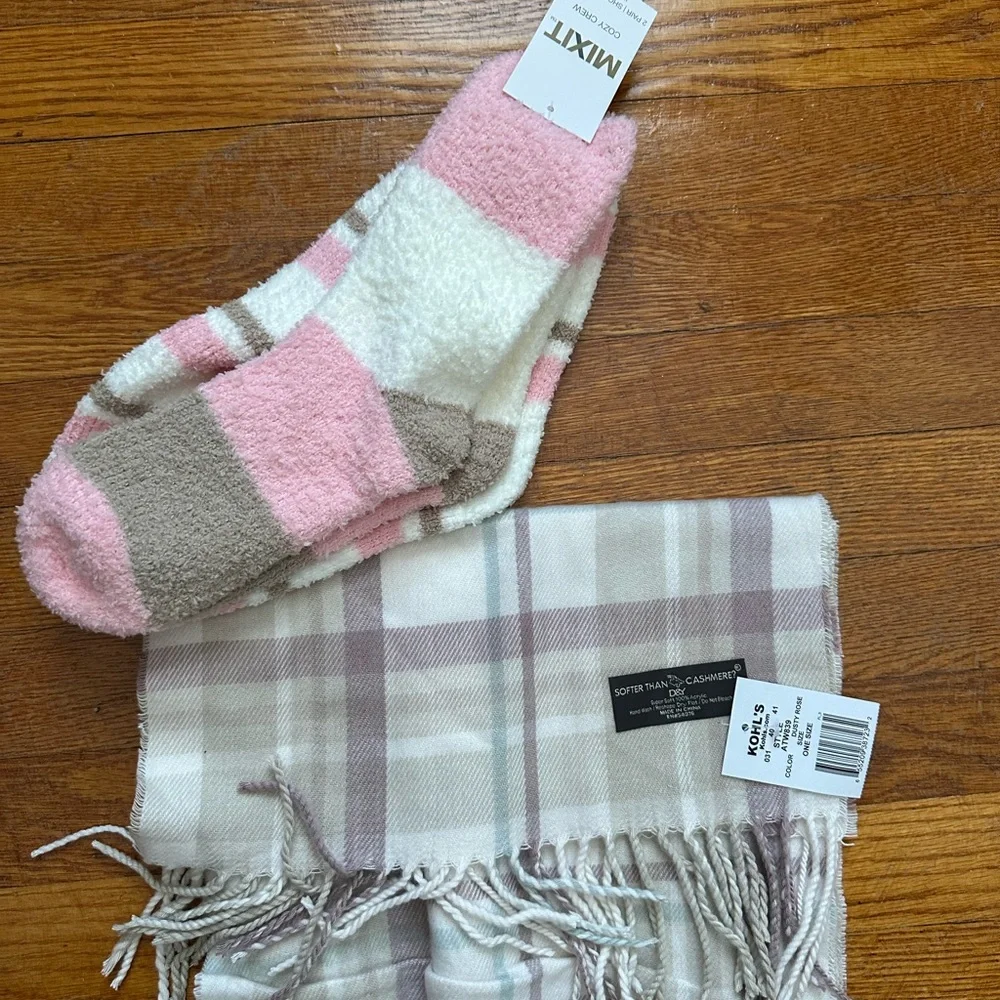 Khol’s | pink socks and scarf set - Picture 1 of 4